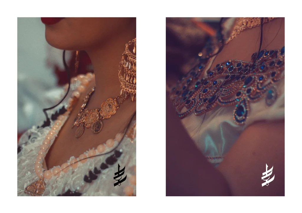 Photos femmes en robes avec des bijoux / Pictures woman with jewels and dress